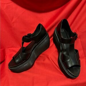 💥Dr Martens Adaya size 9 US women’s beautiful platform sleek dress sandals💥